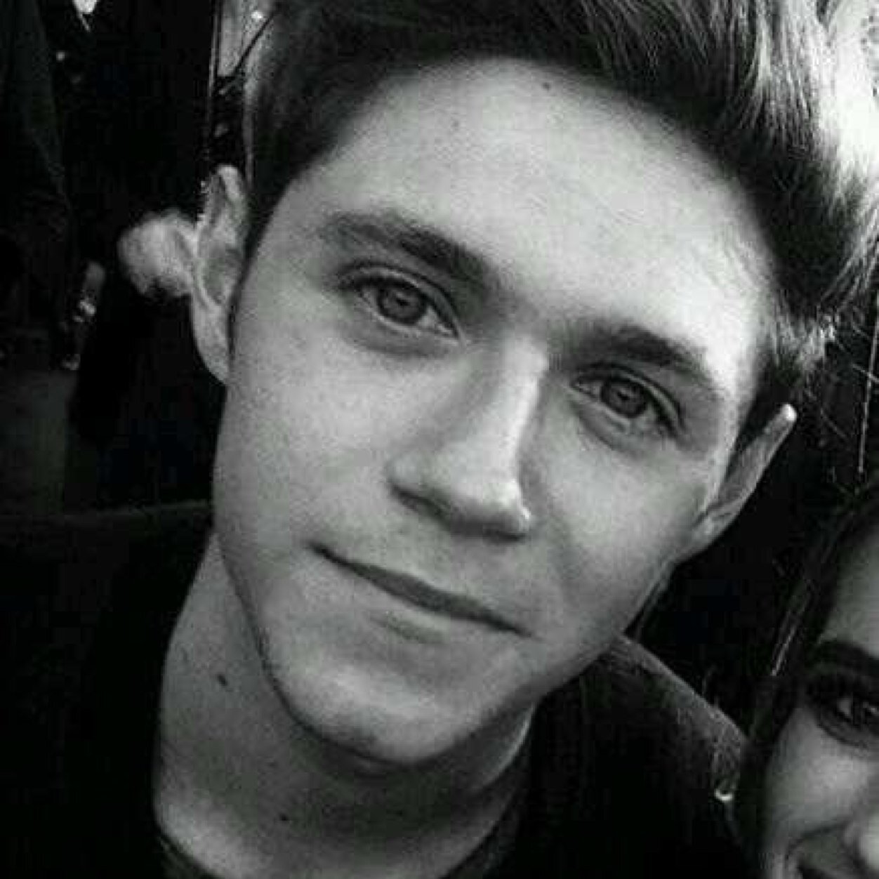 Hiii !! Do not follow me here ! Follow me at @chilloutnarry ! Follow back ALWAYS !