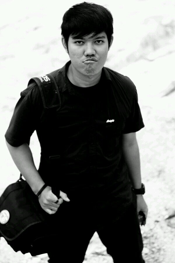 sandypamski's profile picture. random thinker aircraft technician. don't save me.