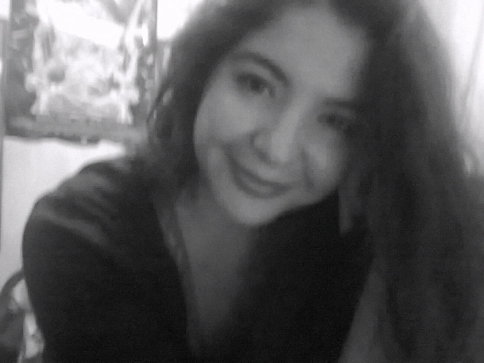 Estudiante en derecho, amante de la lectura, musica, la danza, cine y teatro.