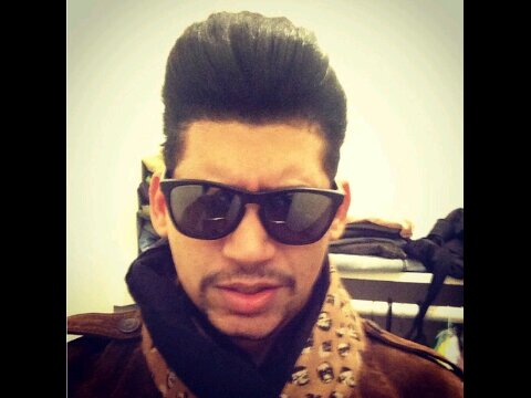 Esta cuenta fue creada para compartir nuestro cariño hacia el lider de la #FamiliaCallejera @poetacalle y todos los demas! Sigueme  y los seguimos!