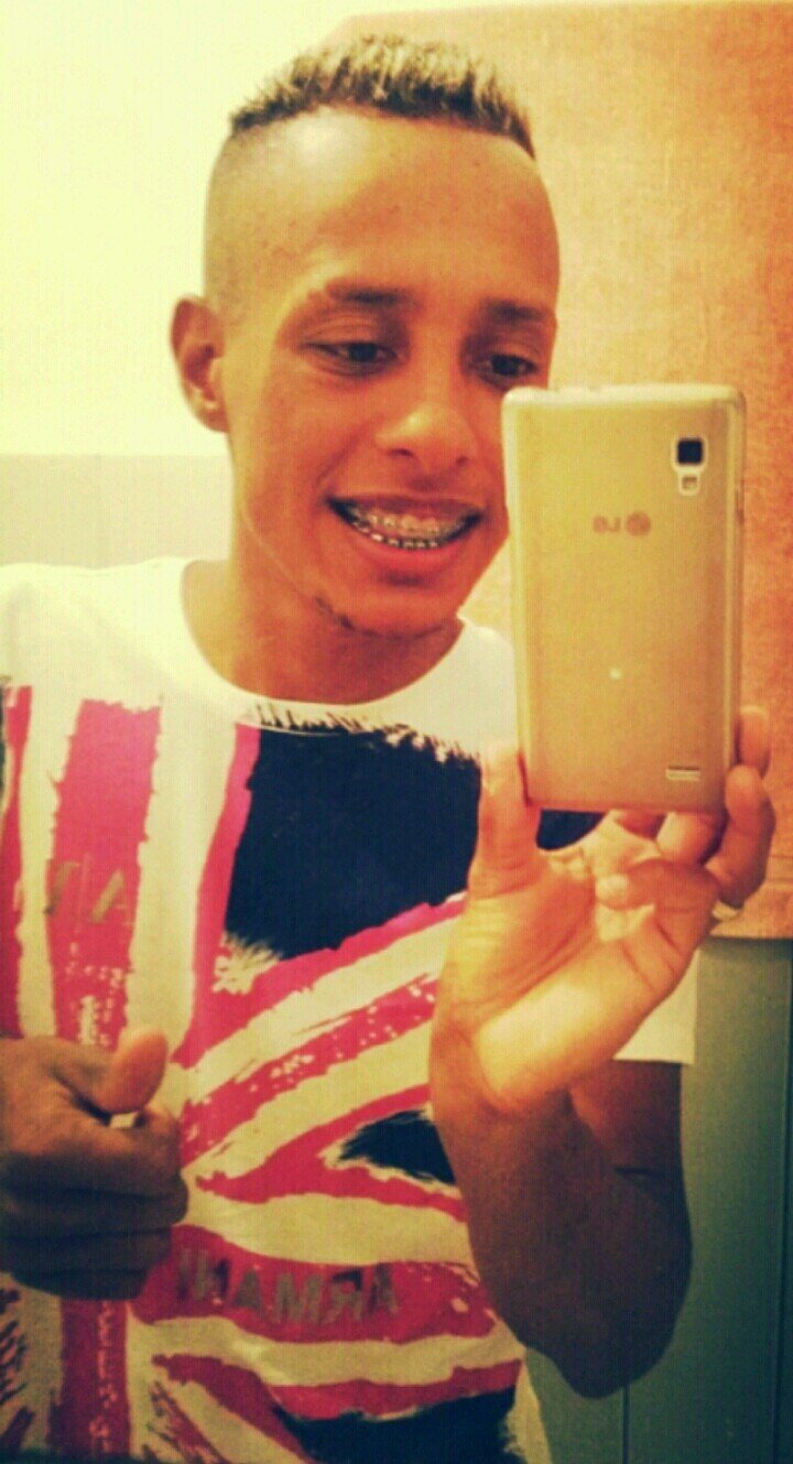 # na ruua,na passarela,ela para o funk da favela (8'