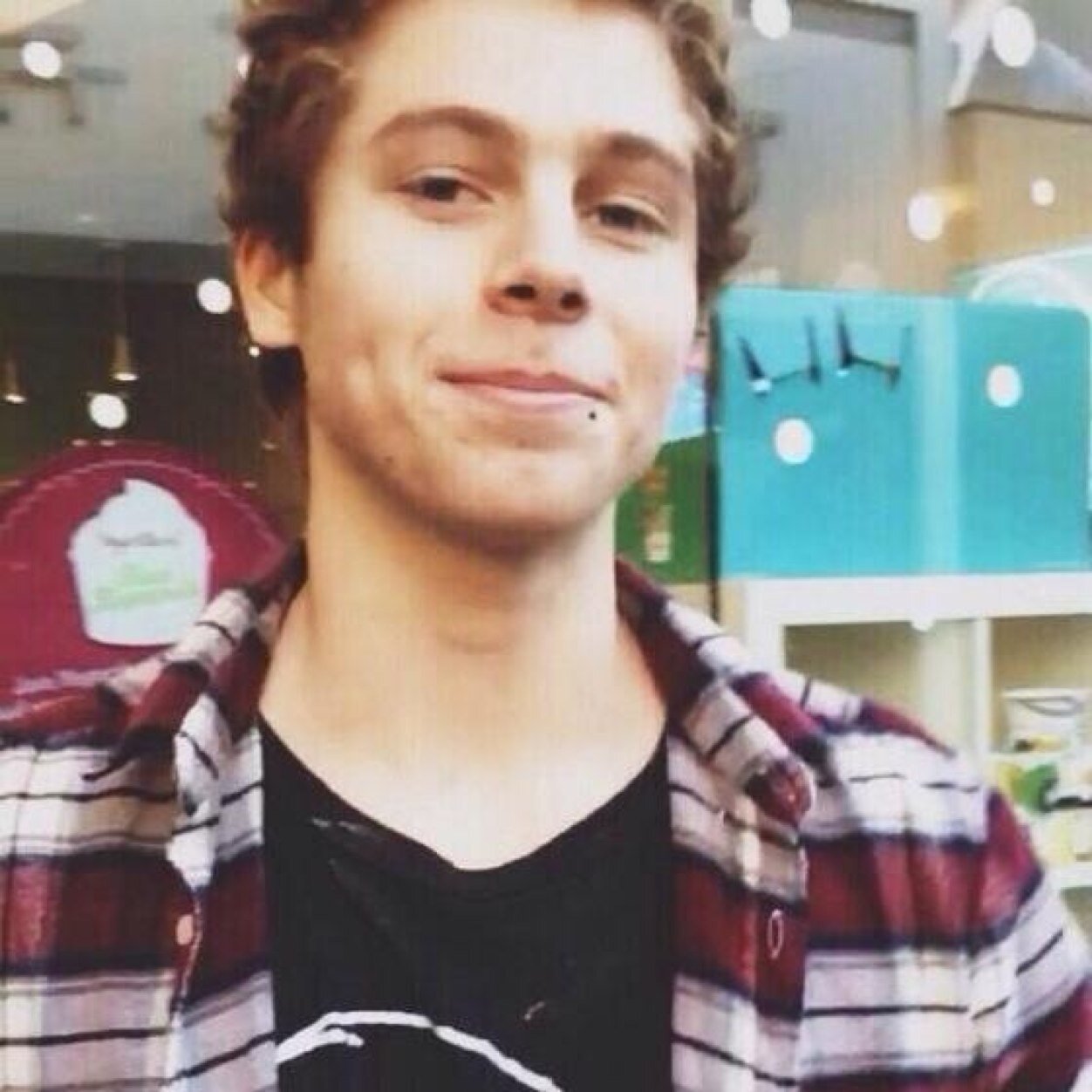 You got a free Follow from @getrealitslarry please follow @relentlessbeaut