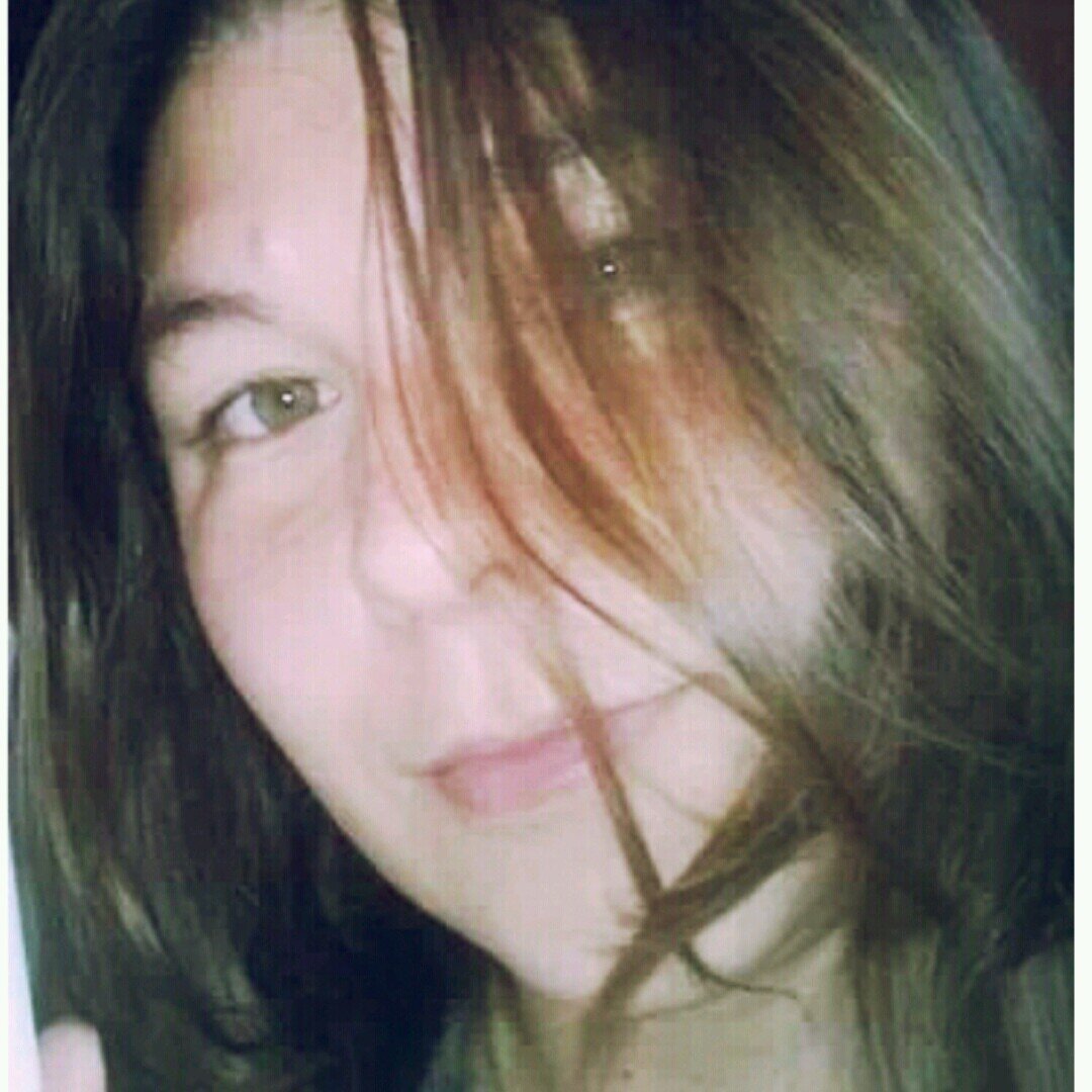 vanesabaz's profile picture. Si dos individuos están siempre de acuerdo en todo, puedo asegurar que uno de los dos piensa por ambos.