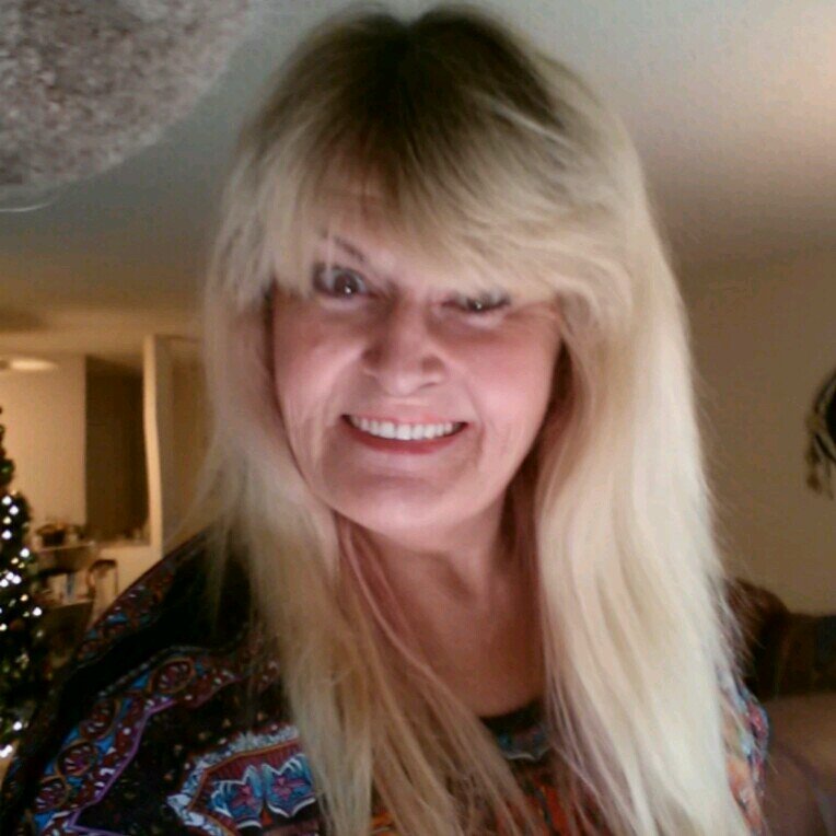 Singer/Songwriter. Guitar/Keyboard. Scare Performer. Big fan of Stevie Nicks and Women of Rock. 3 Beautiful daughters. 3 Awesome cats. Live..Love..and Laugh!