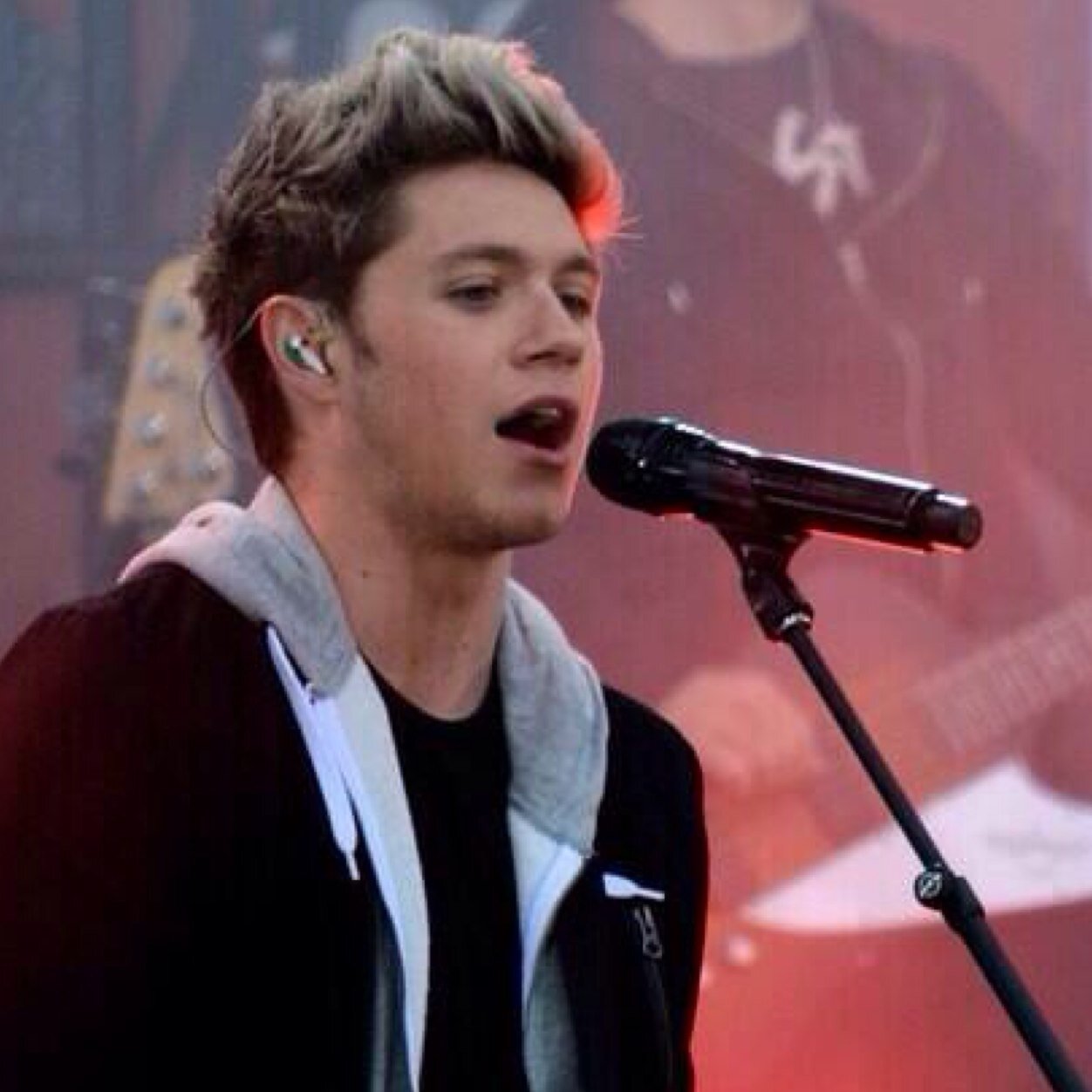 free follow from @niallroarin