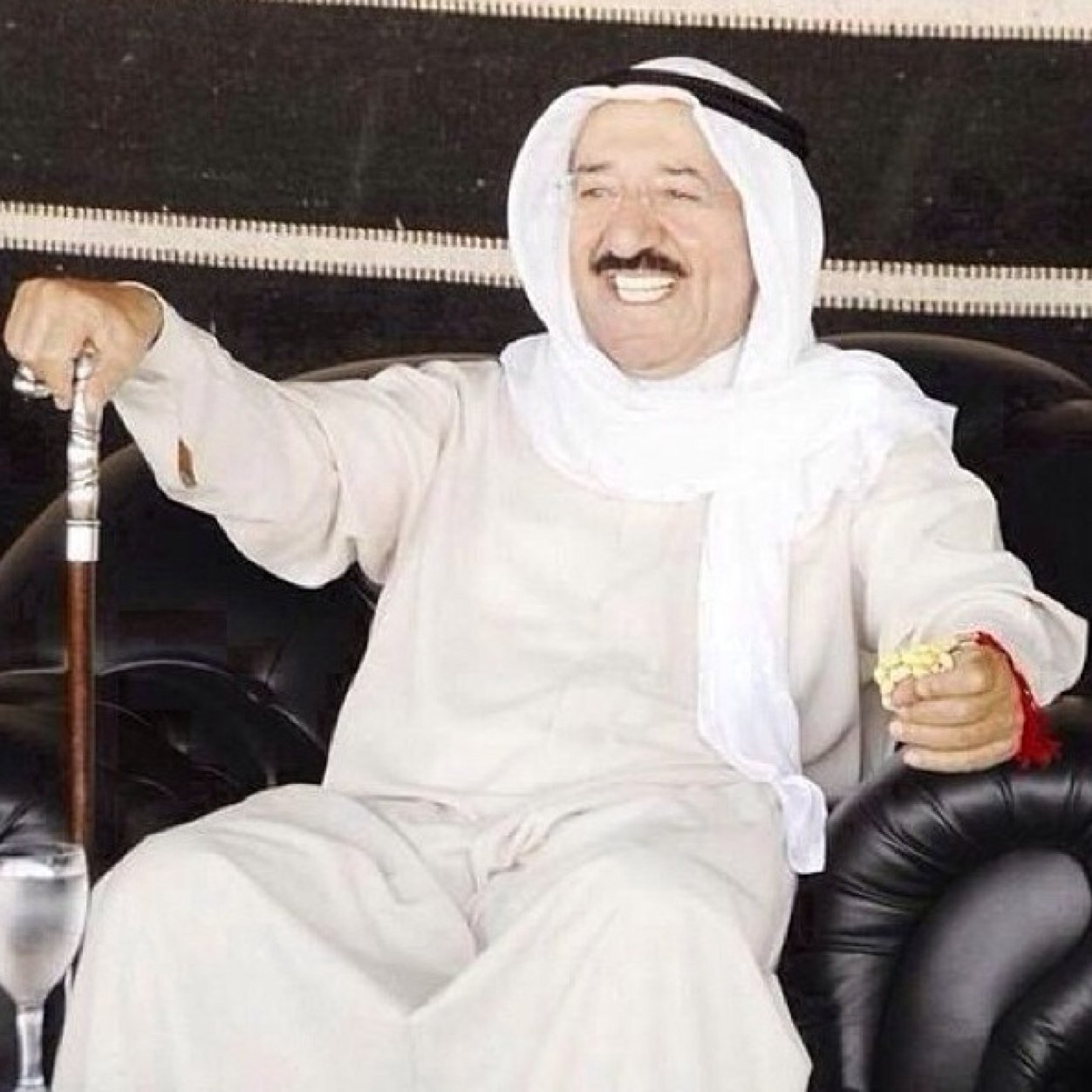 كل ما اقوله مداعبه ومزح وارجو عدم اخذه بجديه . . . ✋