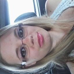 A luz que me ilumina é mais forte que os maus olhos que me cercam.
http://t.co/renv79pjIi