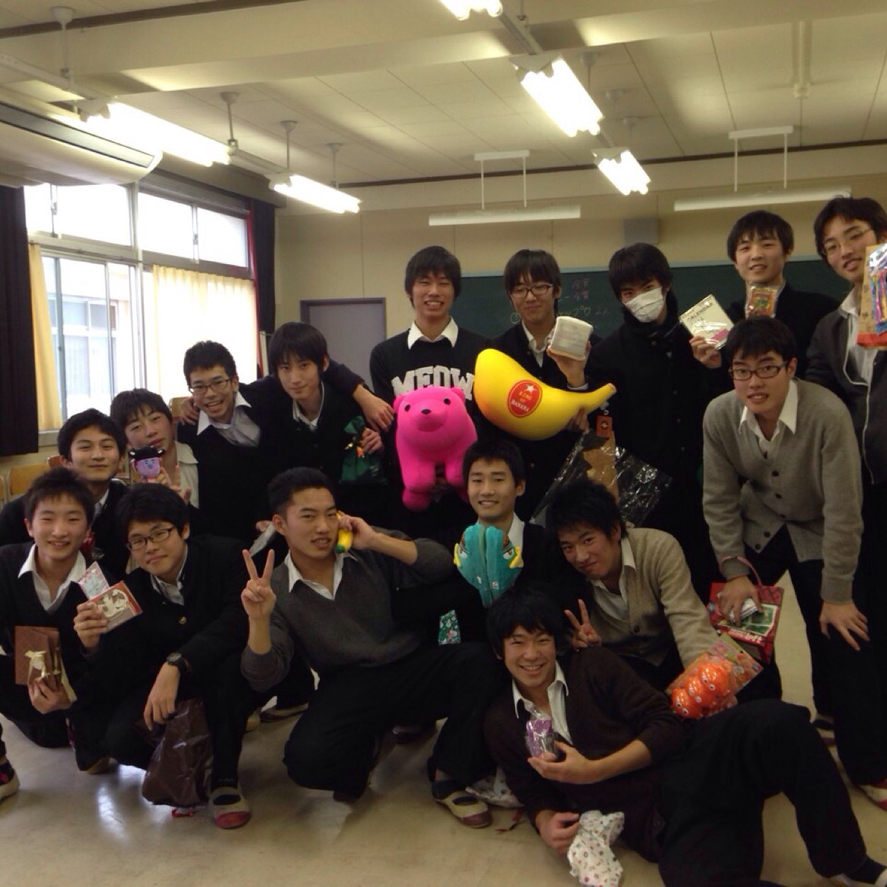 いくわ幼稚園→三ツ沢小→松本中→光陵16HRバド部 バド好きな人もそうじゃない人も誰でもフォローよろしくですっ( ´ ▽ ` )ﾉ