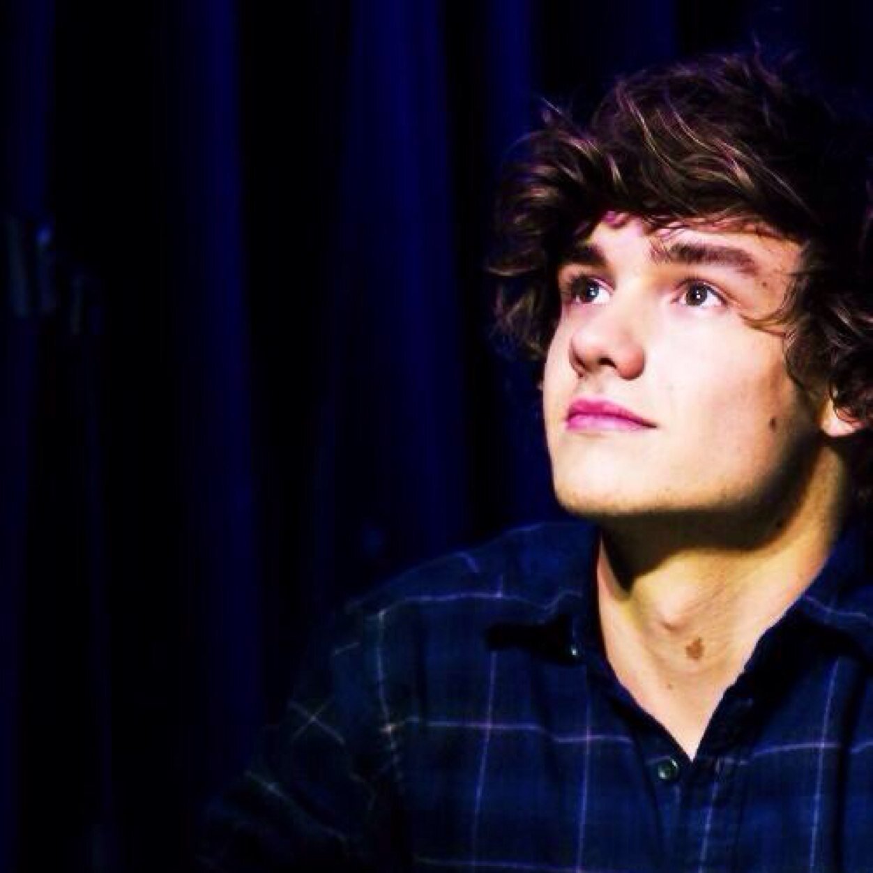 follow @wintxryliam x