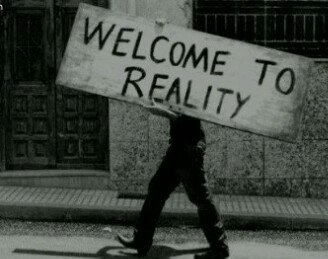 Emo-Gothic... Lost.. 15 F .. Awesome person...  Funny... Fun... Love emo guys who have Snake Bites.. =D  U gotta Follow me!..
