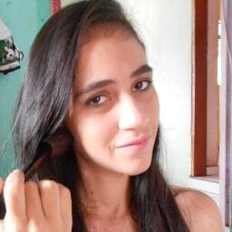 O segredo é lançar aquele sorriso, e deixar os curiosos se perguntando o que te faz sorrir.