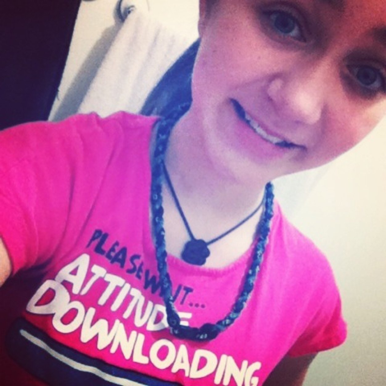 Hey im ashleigh im 17 and singleee and i lovee emblem3❤Expesally Keaton Stromberg