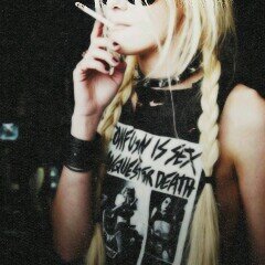 《 Taylor Momsen. 19. Bisex. Single. 》