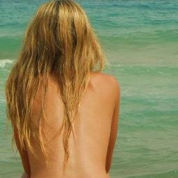 Chica con derecho a roce. No perdono ni una fiesta ni una buena cala donde ponerme a tomar el sol