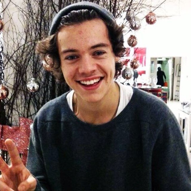 Please follow @meganruiz_ bc she gave you a free follow :) happy holidays