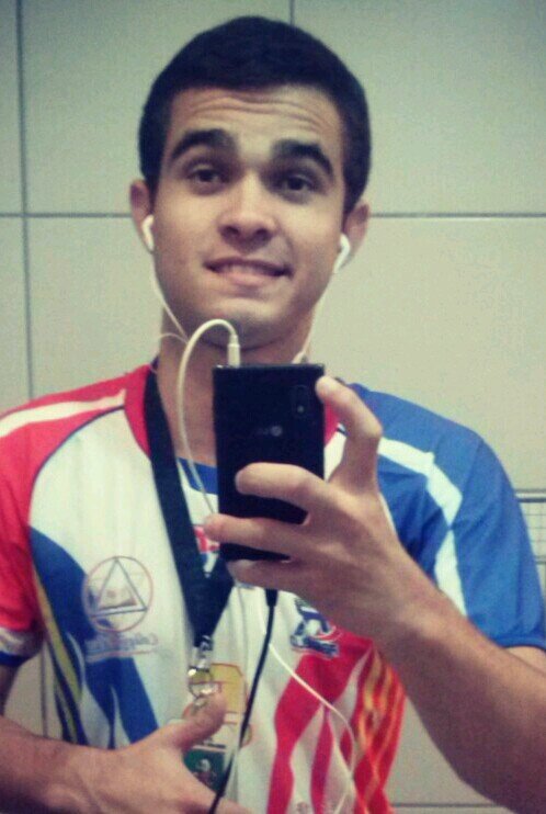 Ousado, alegre e adusado (y).