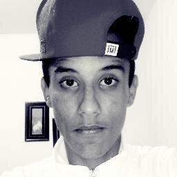 Seje feliz do jeito que você é, não mude sua rotina pelo o que os outros exigem de você simplesmente viva de acordo com o seu modo de viver.