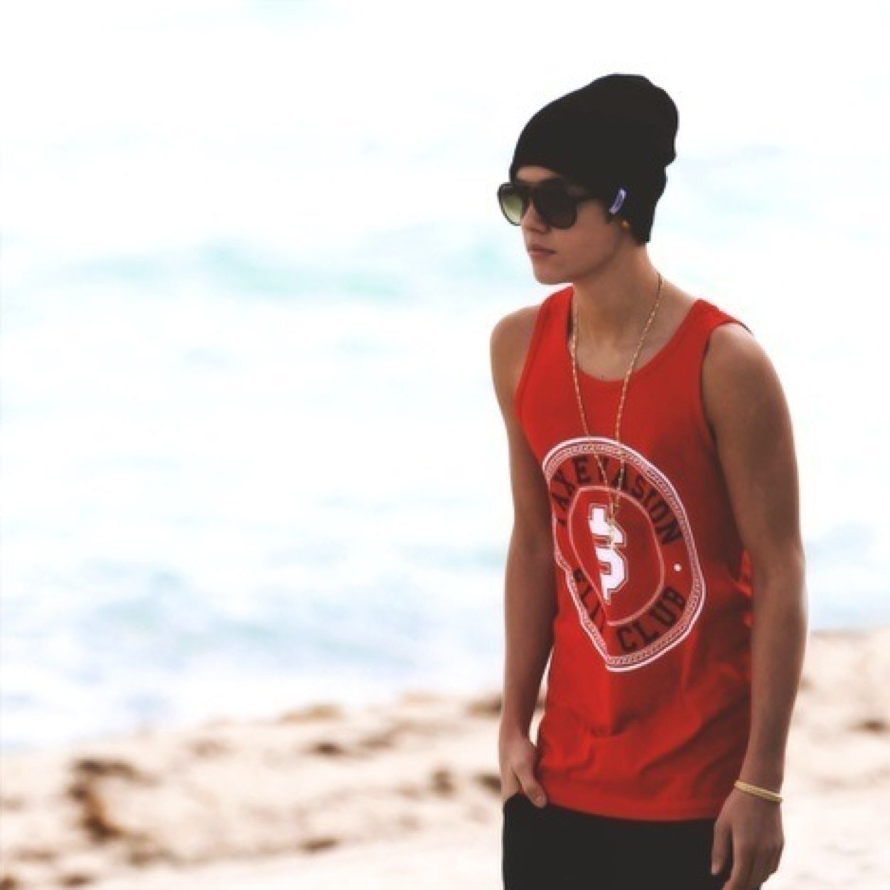 Cody Simpson, Justin Bieber & One Direction pretty much sums up this account! Follow for follow cuties:)