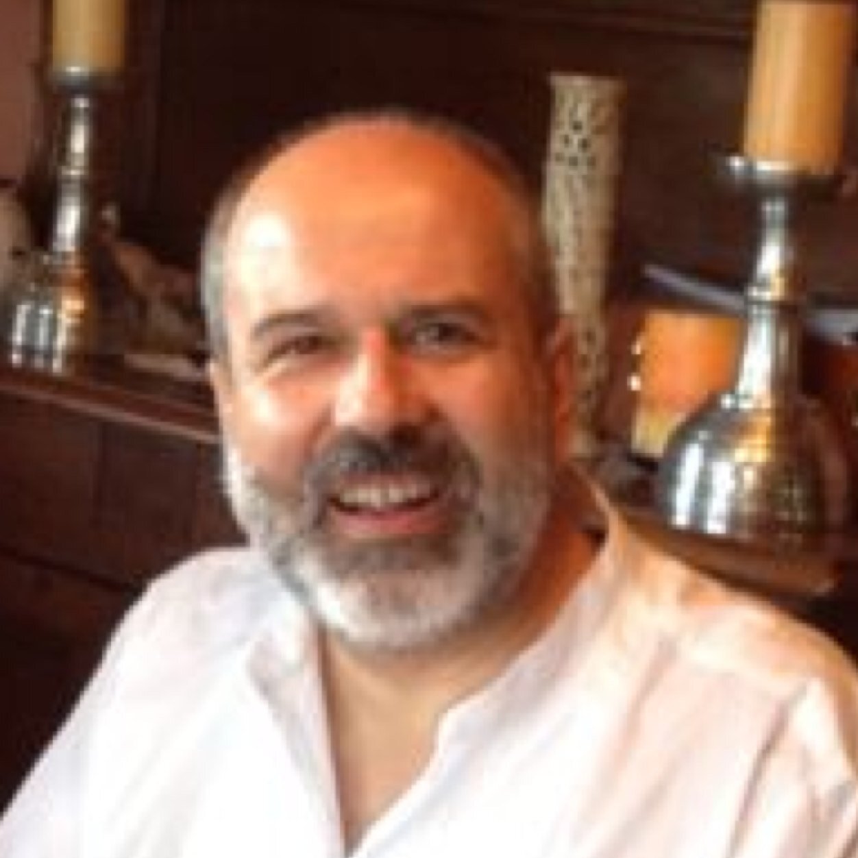 Profesor de Filosofía y Economía en el colegio Sagrada Familia