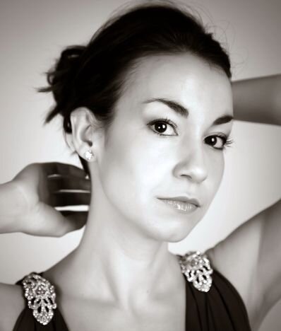 Cantante lírica y en mis ratos libres tejedora.