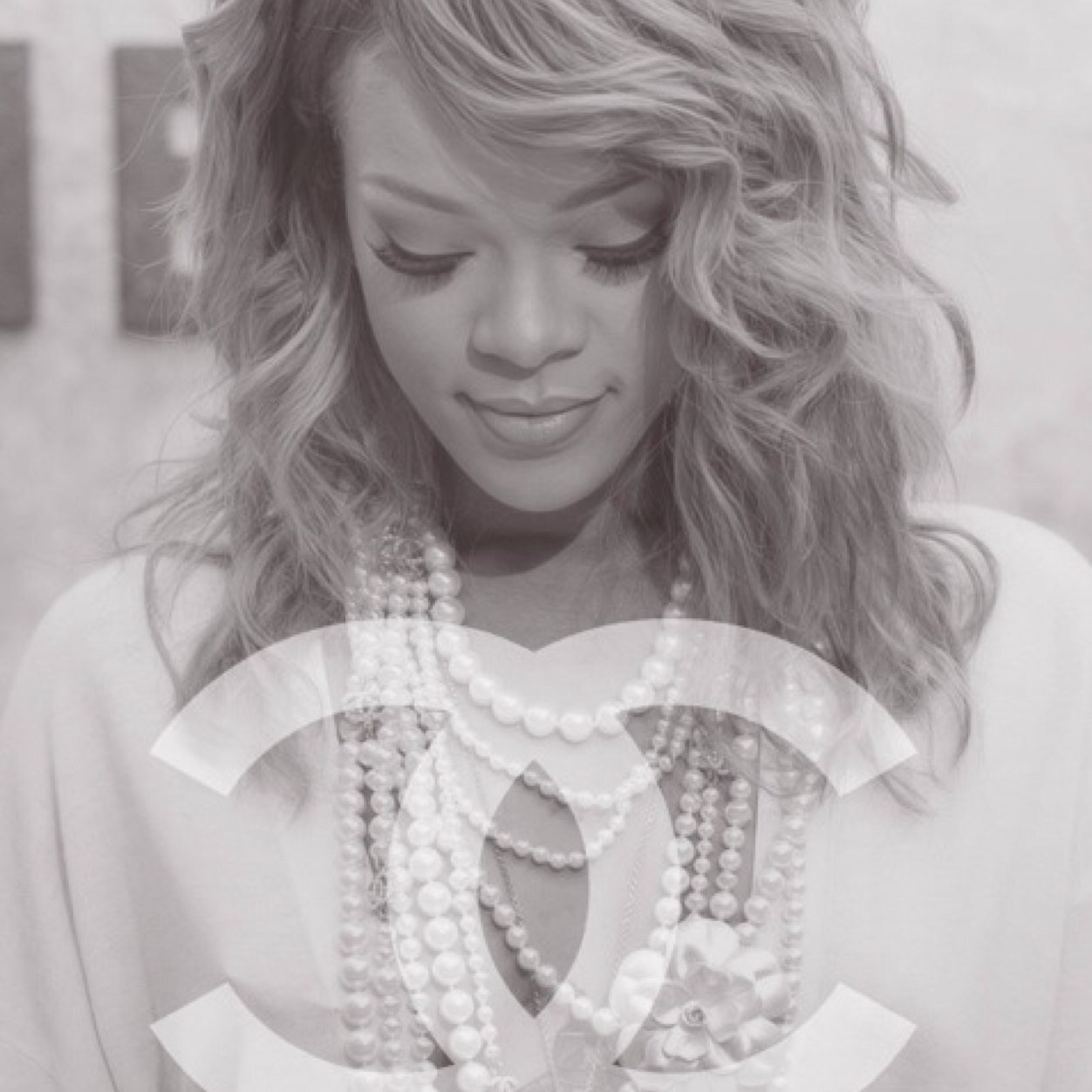 @rihanna @NICKIMINAJ @Treysongz love you guys follow me back? :) 3