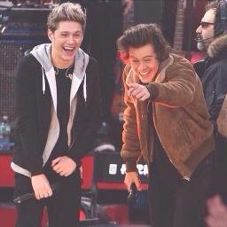 ♡ hey beautiful we hope you have a nice day !                                           please follow @winternxarry and you will make our day nice too ♡