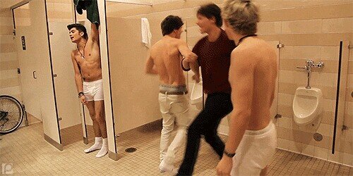 I just am so freaking in love one direction that means I'm a directioner so deal with it love you liam,harry,niall,louis,zayn xoxoxoxoxo p.s merry Christmas
