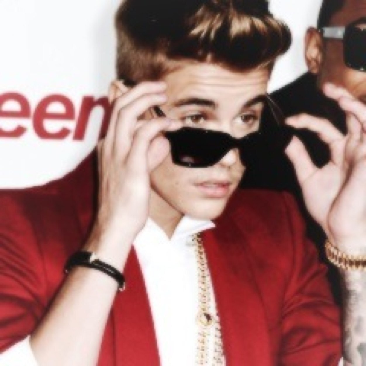 FREE FOLLOW, FOLLOW @lukesnip AND ASK FOR A FOLLOW BACK IM CLOSE TO GOAL
