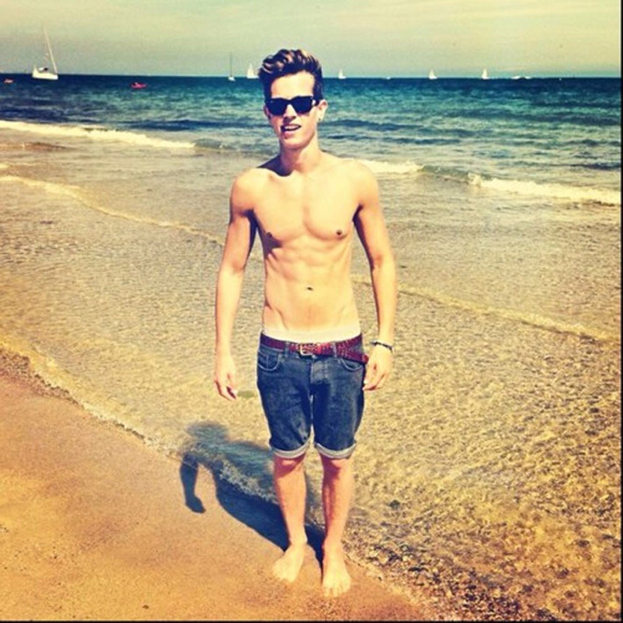 please follow @yaybradley