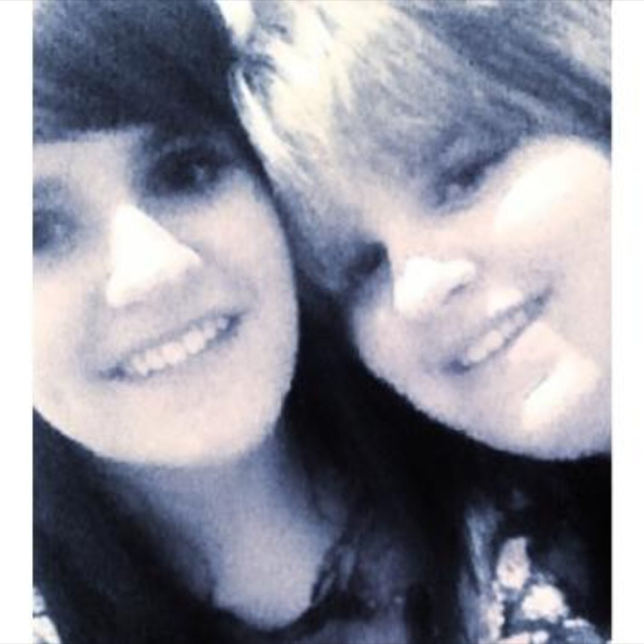 EmNev_27's profile picture. 