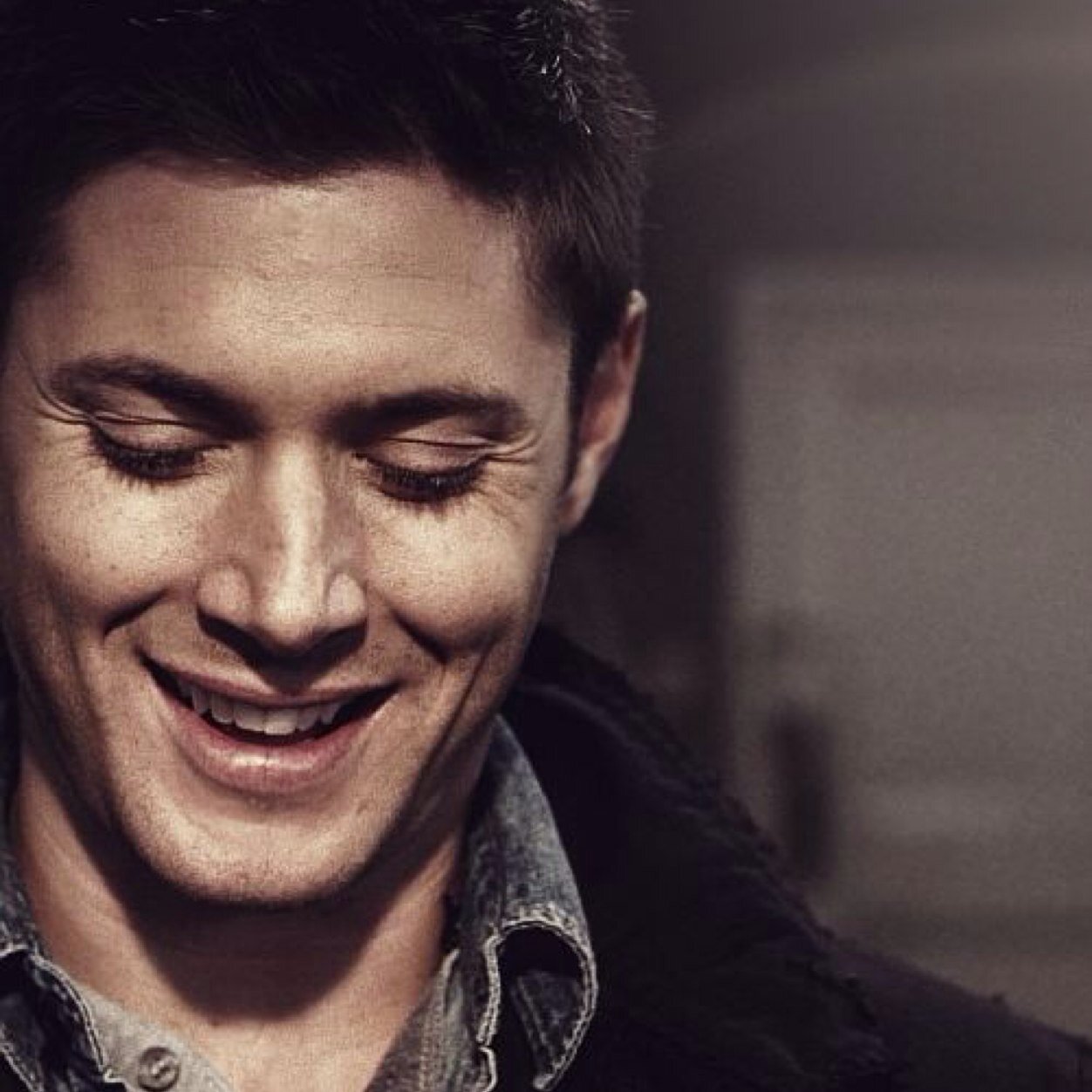 I'm just a wounded soldier. A warrior with no sword. || Do it right; with a smile. Or don't do it at all. [ RP | Single | MC | Straight ]
