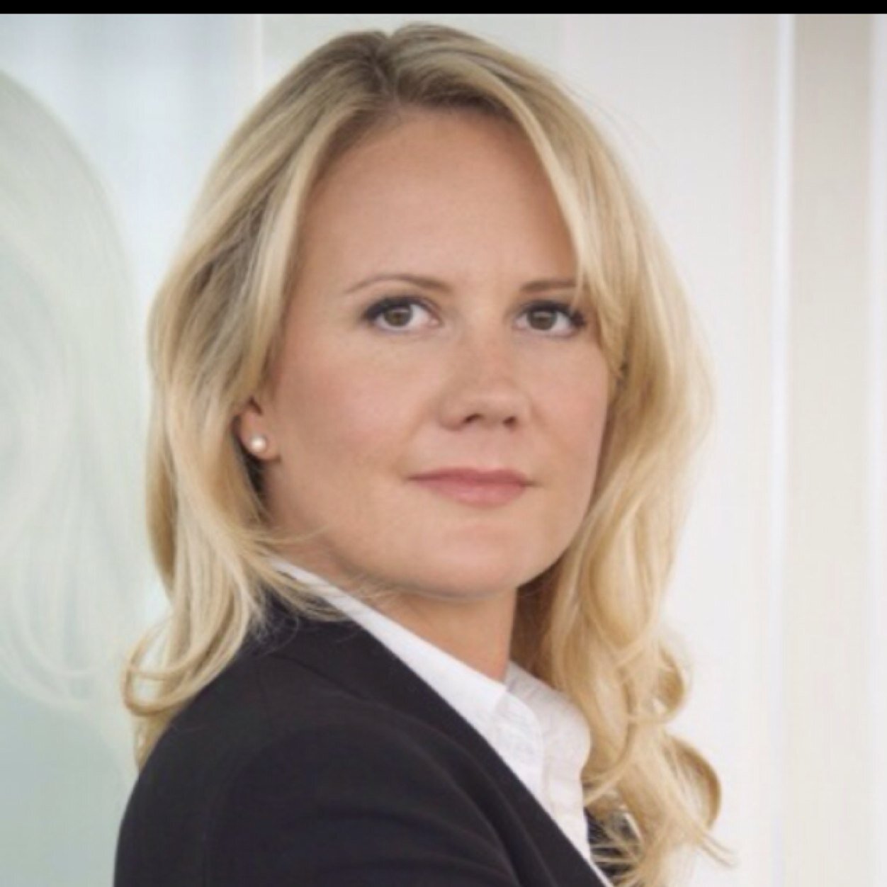 julialabenz's profile picture. 