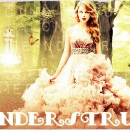 I LOVE TAYLOR SWIFT..because she is the best thing thats ever been mine.. been a swifty since i was 9 years old and know its 2014 im 17 loving tay was RED