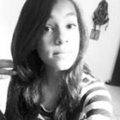 Directioner,directioner e directioner e no que eu penso? One direction, one direction e mais one direction.Ah, e essa aí atrás sou eu tocando violão :DD