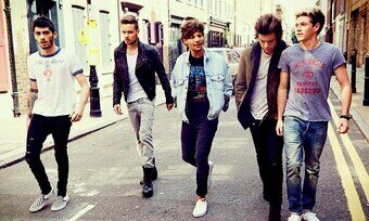 Enamorada de los cinco idiotas de las escaleras.|No es una aficion es un estilo de vida|     |@onedirection| [Tonteria suya,sonrisa mia] (Miley Cyrus♥)