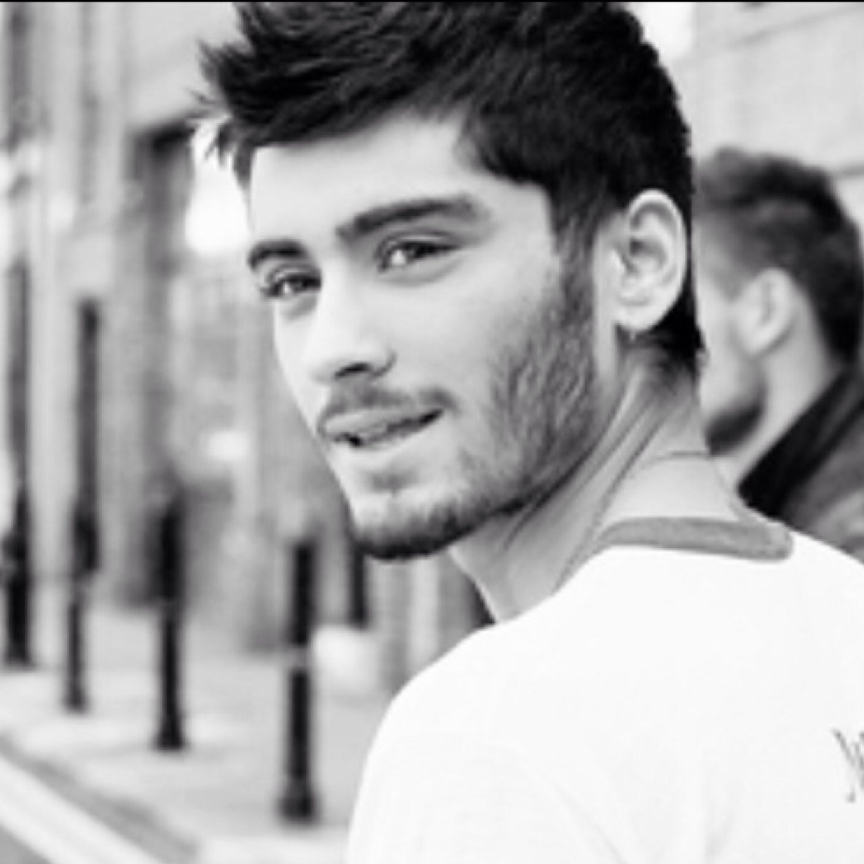 Hiii !! Do not follow me here ! Follow me at @chilloutnarry ! Follow back ALWAYS !