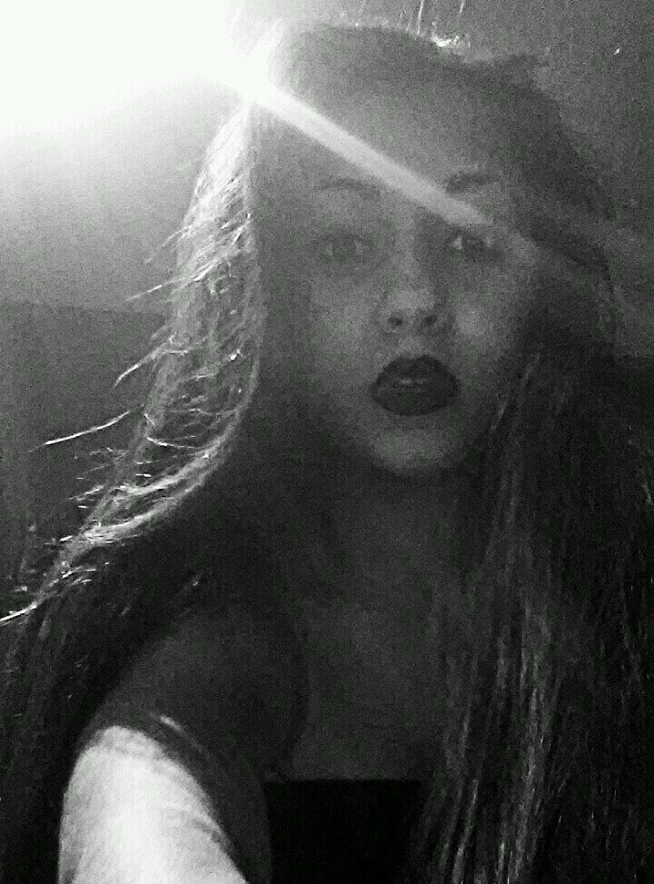 follow me ill follow you back , now  single, bi