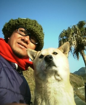 htzdelight's profile picture. 1969年宮崎県生まれ。山に囲まれた都城盆地にちょんもりちょもり営業している海から遠い小さな町の電気屋さん的な小さなサーフショップ「ディライトサーフィンサービス」経営 #よかよか ThankU4TheSurfing...