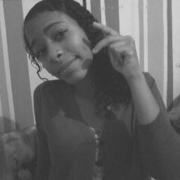 Directioner  ٩(-̮̮̃•̃)۶  @Emmy__1D - Irmã Linda