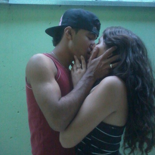 Simples, humilde, que vive intensamente. /  te prometo fazer o homem mais feliz do mundo.. te amarei de janeiro a janeiro *--* /Rafa aqi *: