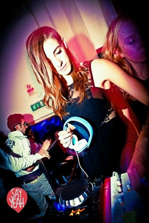 Rossy__3's profile picture. duo dj/music producer - HARDLUCK - follow us on facebook / soundcloud / instagram ♣