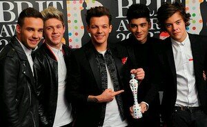 Japan/seventeen ❤ onedirection/Justinbieber/austinmahone/taylorsift/Lovee ♡♡  Follow  meж･｡(･▽･*)･｡+