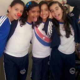 Amo livros, pizza, 1D, Emblem3, FMF, @paulapimenta, Deus, Niall e chocolate! Me ama? Me dê Ruffles! Sigo de Volta!