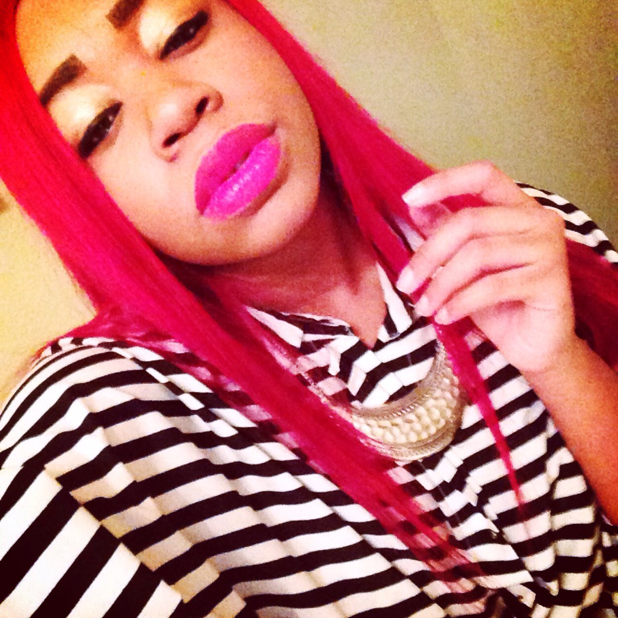 Her name is Asia .. New twitter