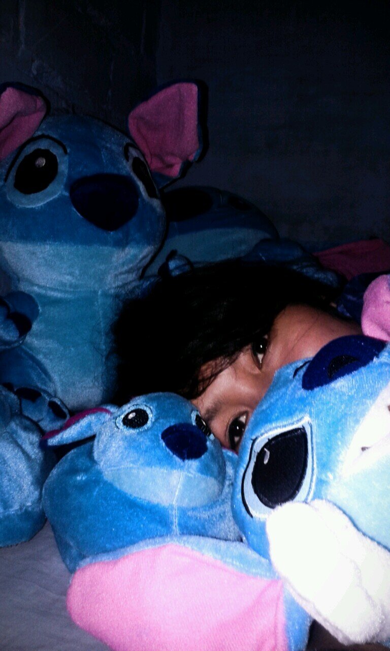 I ♥my big family, ♥allah swt, like stitch {}, n i ♥my life, my path yenni ferisca