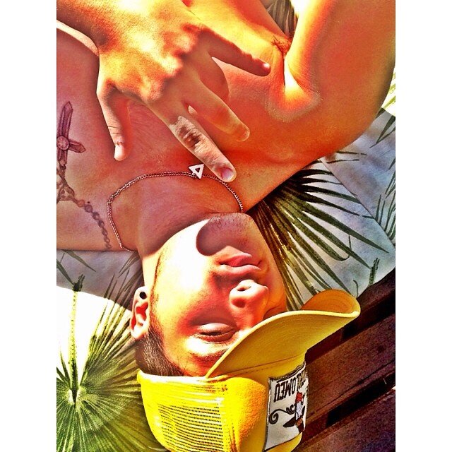 Eu não canto porque sou feliz, eu estou feliz porque eu canto. @luansantana