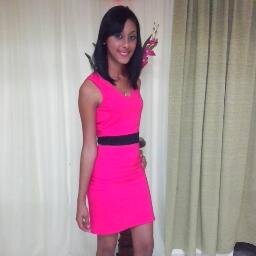 amo0 ser quien soy . y me encanta compartir con las personas que quiero ♥ @Dinero128..MY BFF @EnanaQueGusta.. mi muyer @FlakaQueGusta.. my socio0 @Roberton_el..