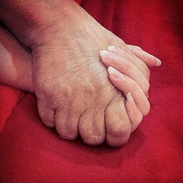 إني مدينه بكل ما وصلت اليه وما أرجو أن أصل اليه من الرفعة إلى أمي ، ولا أسعى لرضا مخلوق بعدها