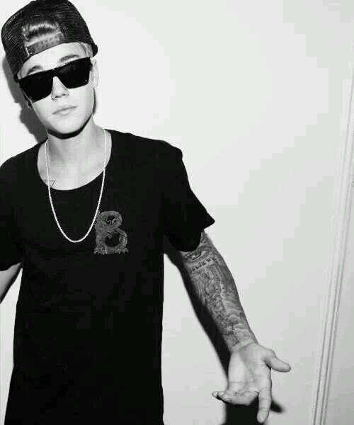 I give u a free follow , please follow @perfxcanada or @awesomesince97x ♡