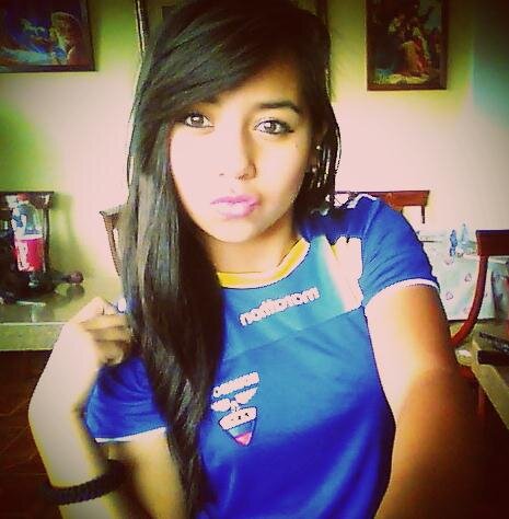 Ecuatoriana orgullosamente Latina de 15 años. Una chica que tiene a un solo chico en sus pensamientos 3. *.......*